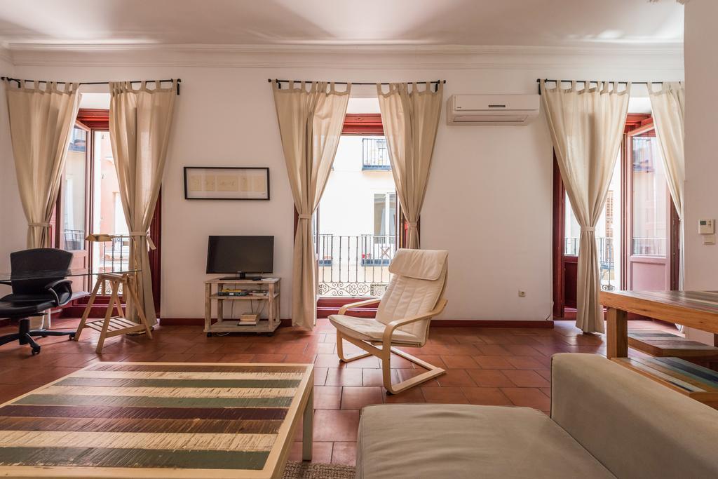 Apartamentos Madrid Centro W Екстериор снимка