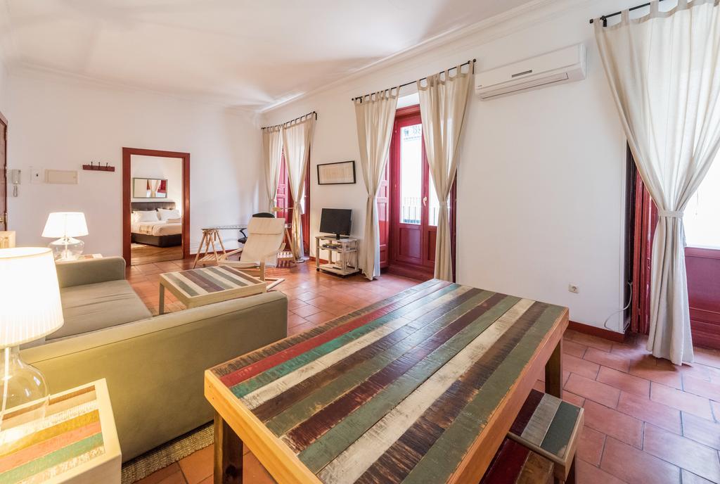Apartamentos Madrid Centro W Екстериор снимка