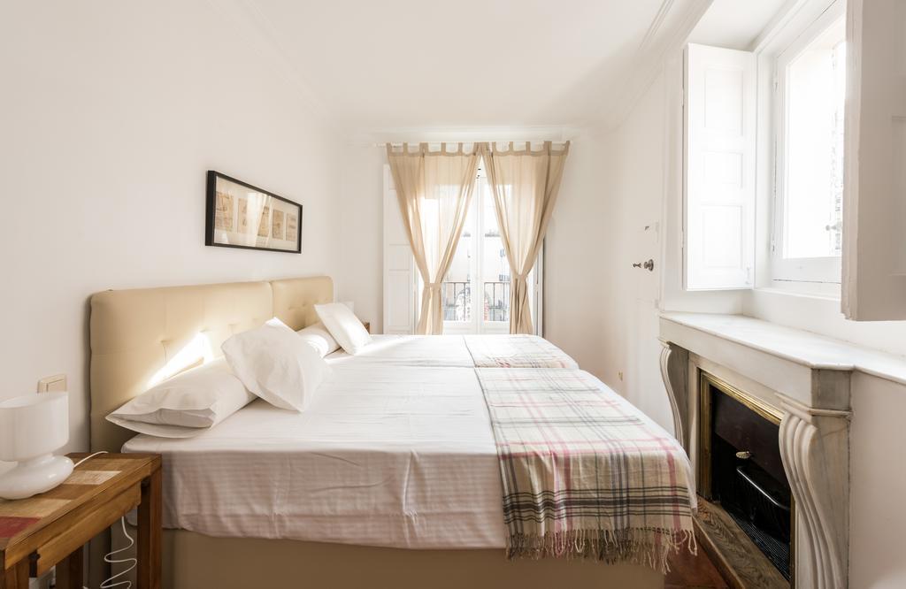 Apartamentos Madrid Centro W Екстериор снимка