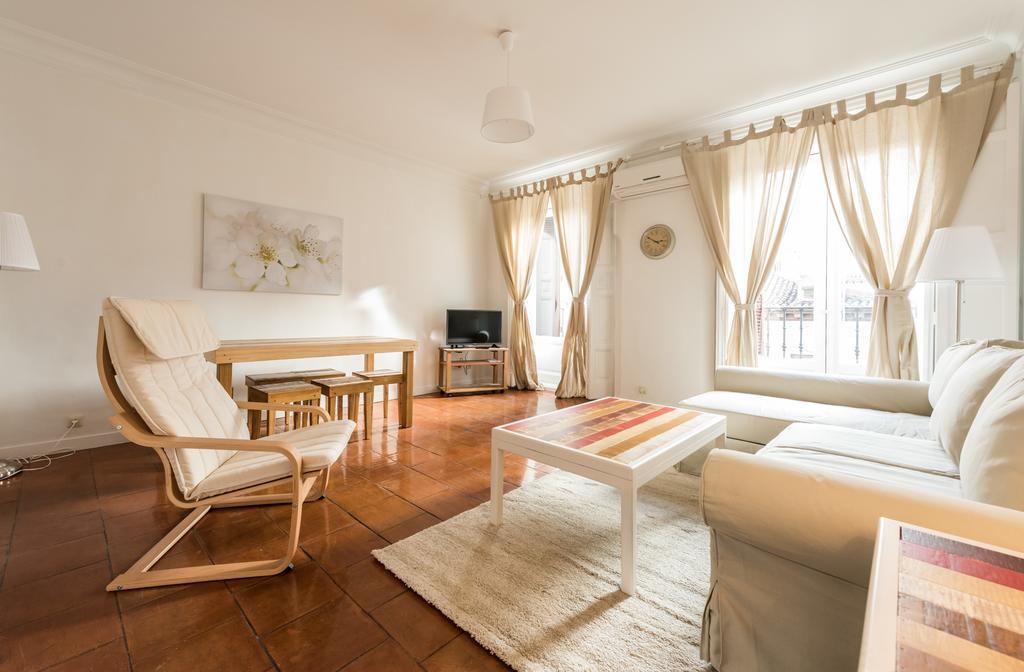 Apartamentos Madrid Centro W Екстериор снимка