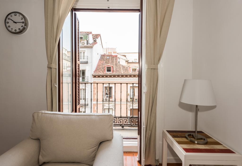 Apartamentos Madrid Centro W Екстериор снимка