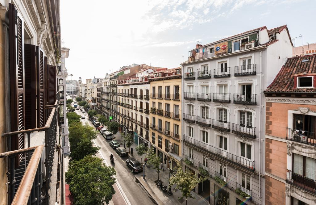 Apartamentos Madrid Centro W Екстериор снимка