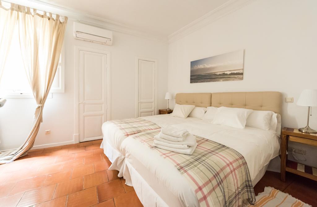 Apartamentos Madrid Centro W Екстериор снимка