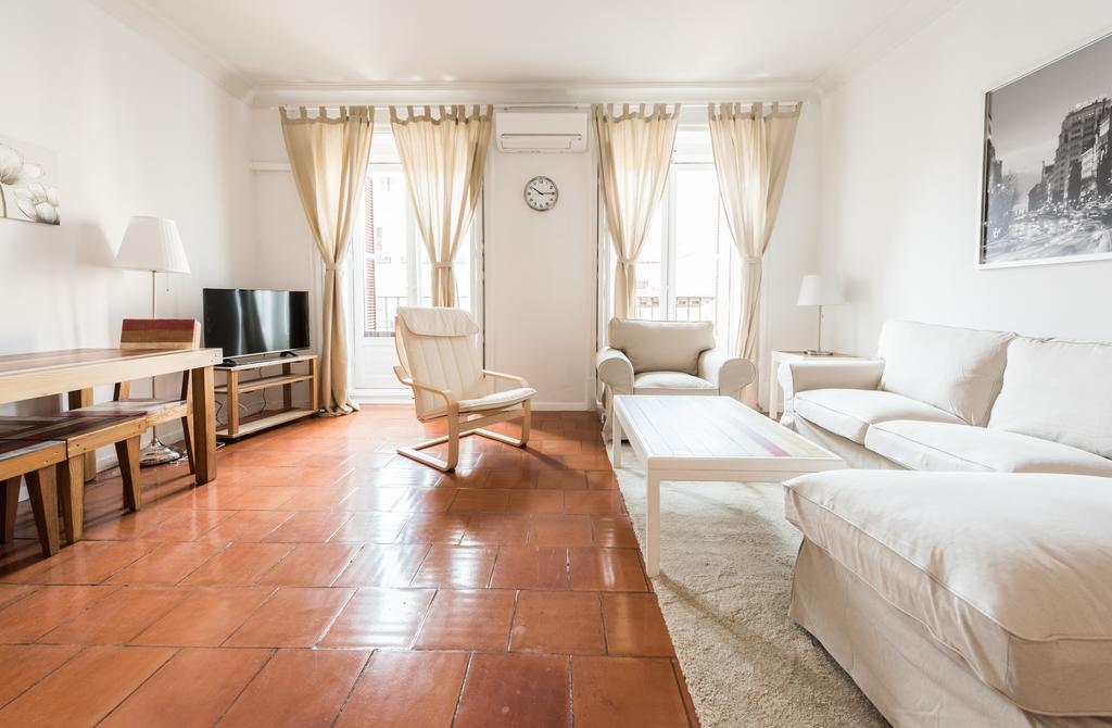 Apartamentos Madrid Centro W Екстериор снимка