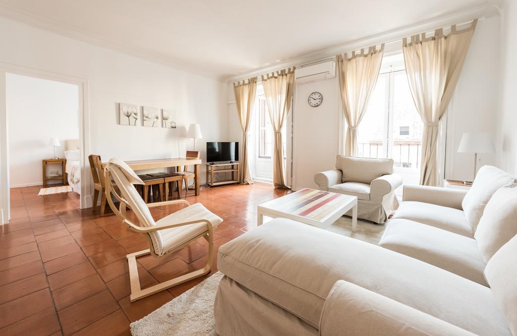 Apartamentos Madrid Centro W Екстериор снимка