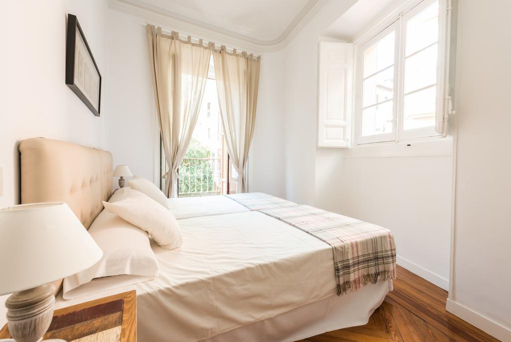 Apartamentos Madrid Centro W Екстериор снимка