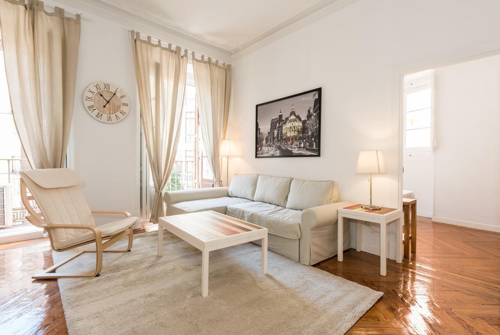 Apartamentos Madrid Centro W Екстериор снимка