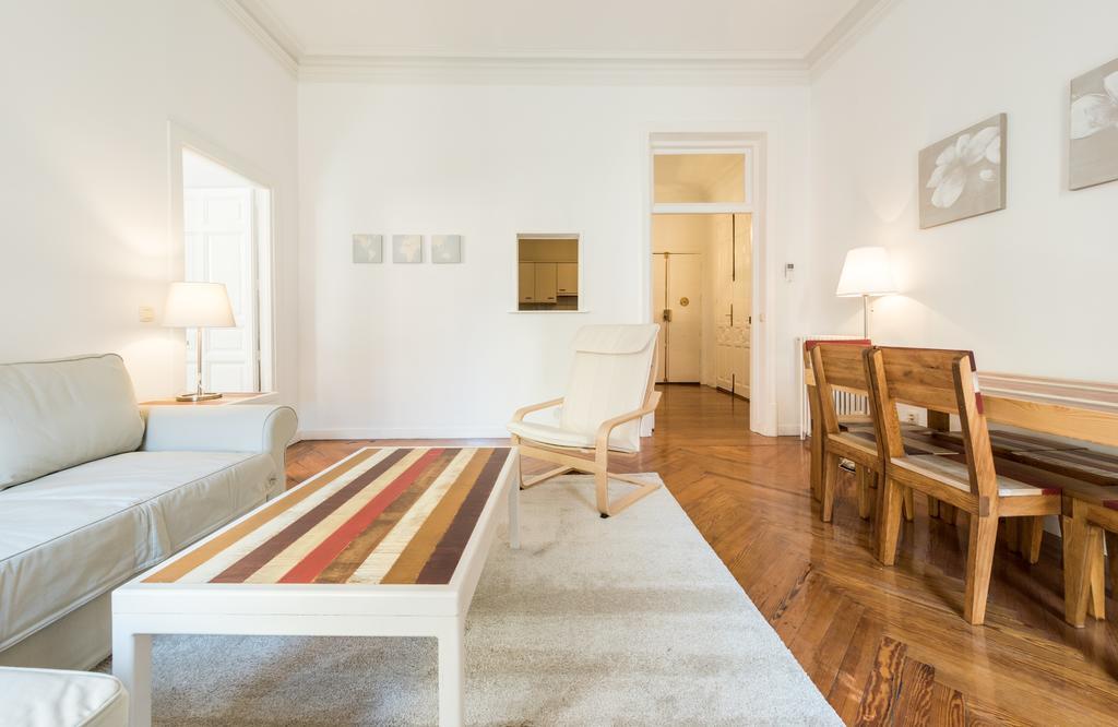 Apartamentos Madrid Centro W Екстериор снимка