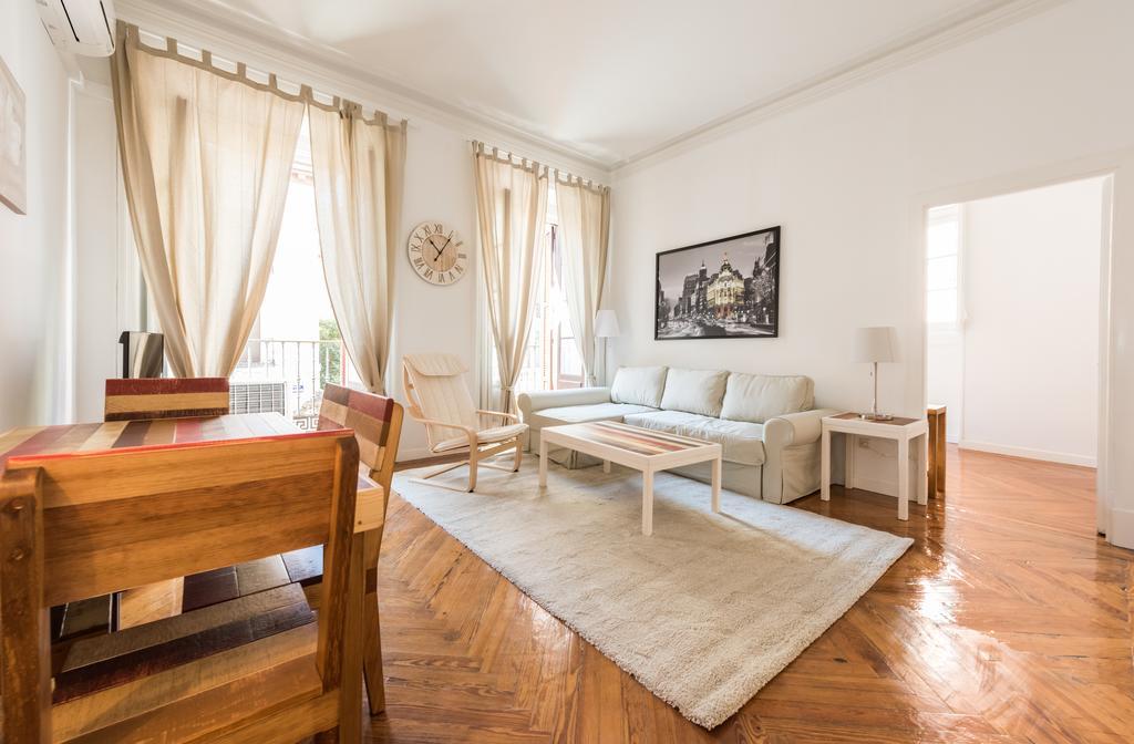Apartamentos Madrid Centro W Екстериор снимка