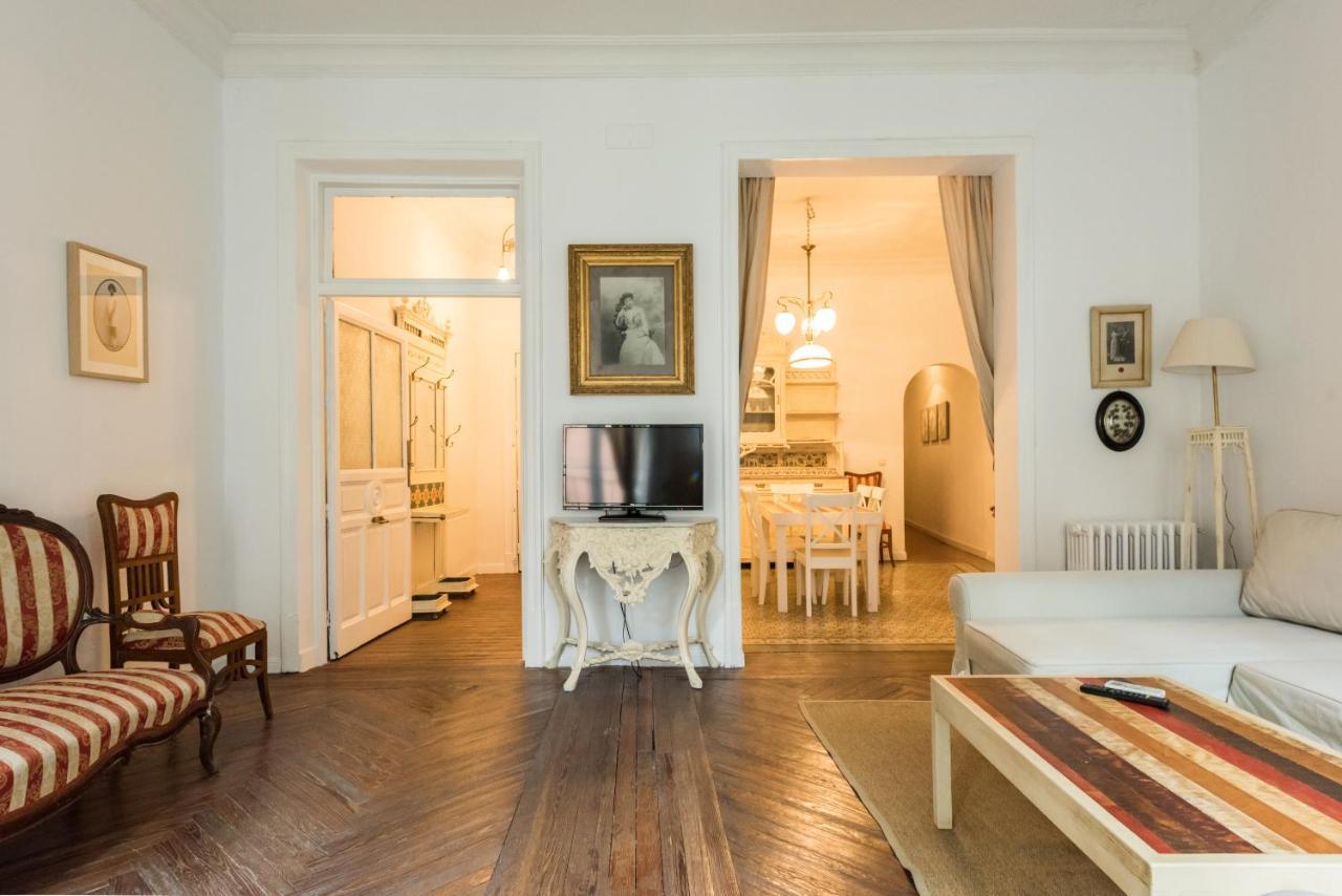 Apartamentos Madrid Centro W Екстериор снимка